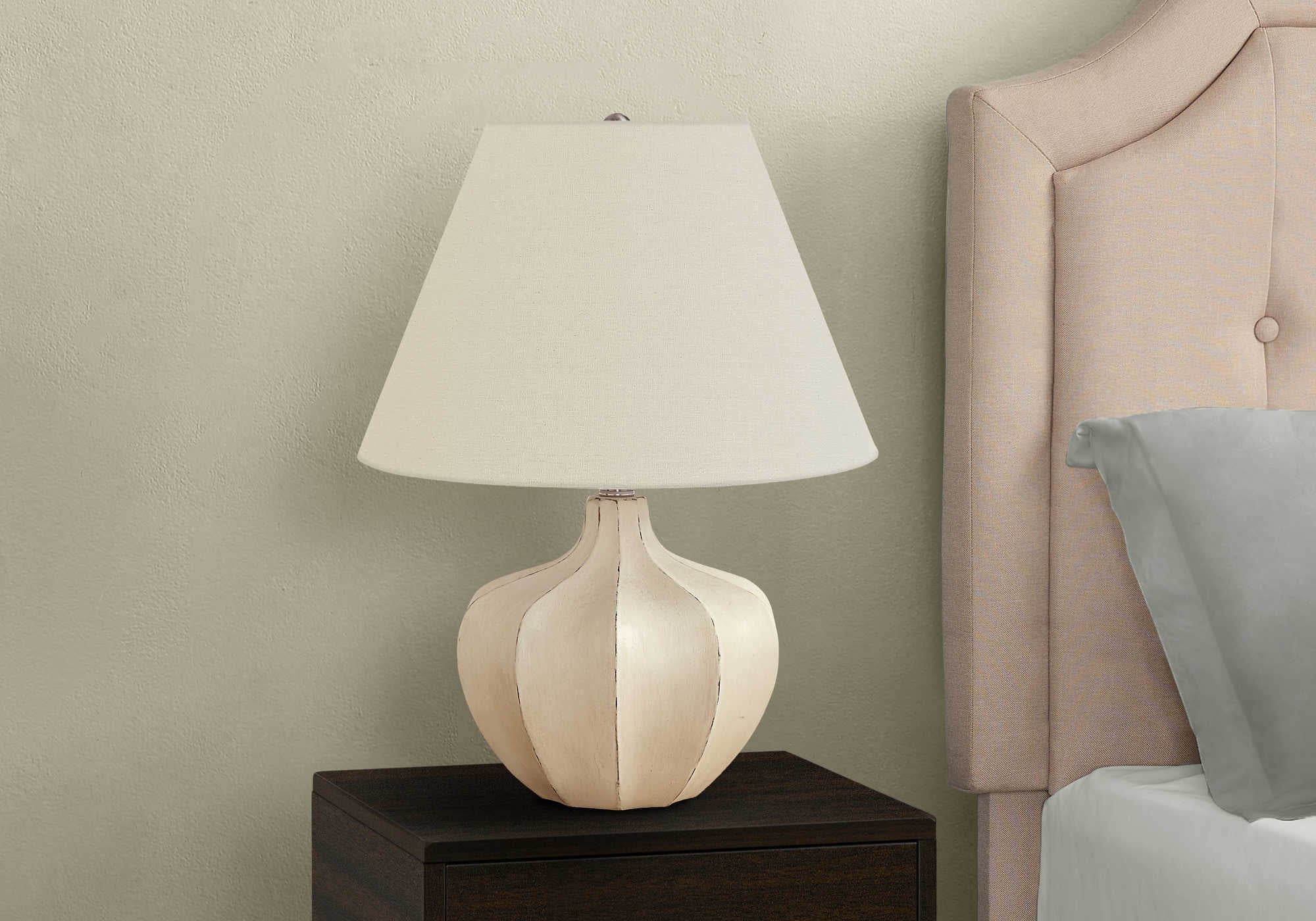 ÉCLAIRAGE - LAMPE DE TABLE 21"H RÉSINE CRÈME / ABAT-JOUR IVOIRE