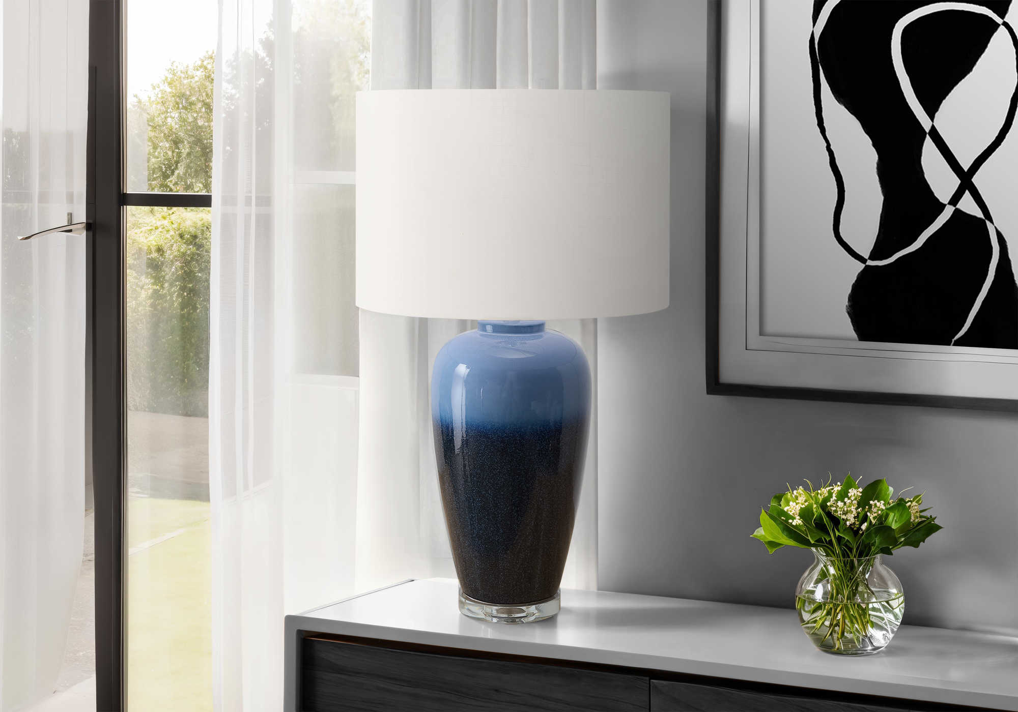 Lampe de table 29 po – Base en céramique bleue et abat-jour en tissu ivoire :9947