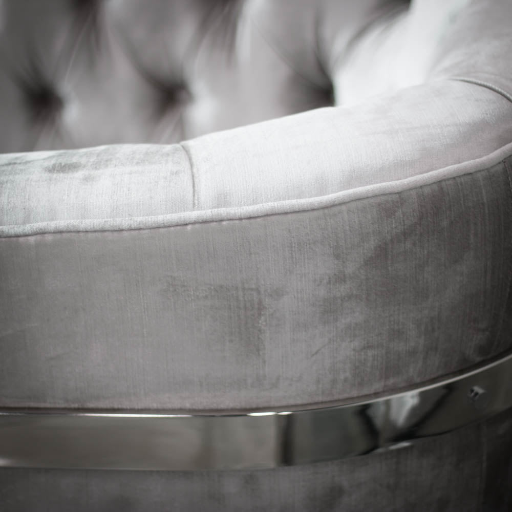 Chaise en velours gris brillant Pinnacle