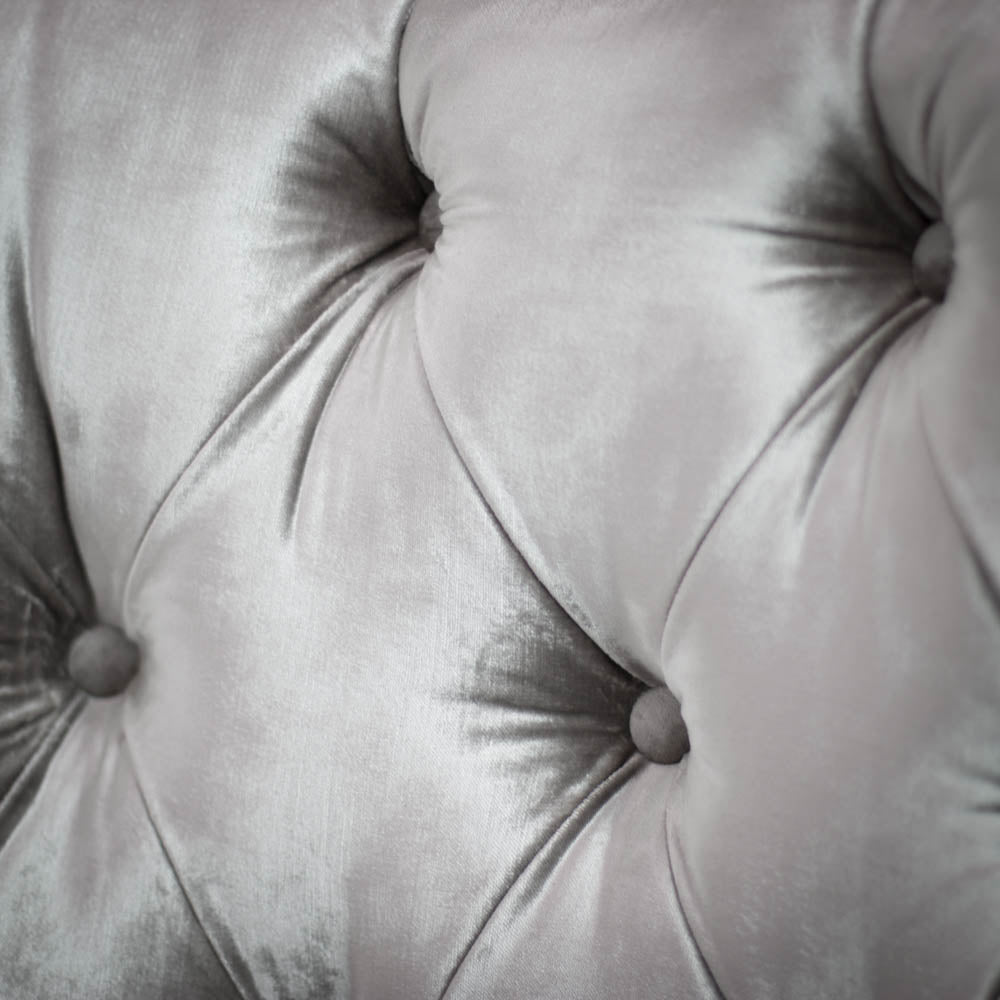 Chaise en velours gris brillant Pinnacle