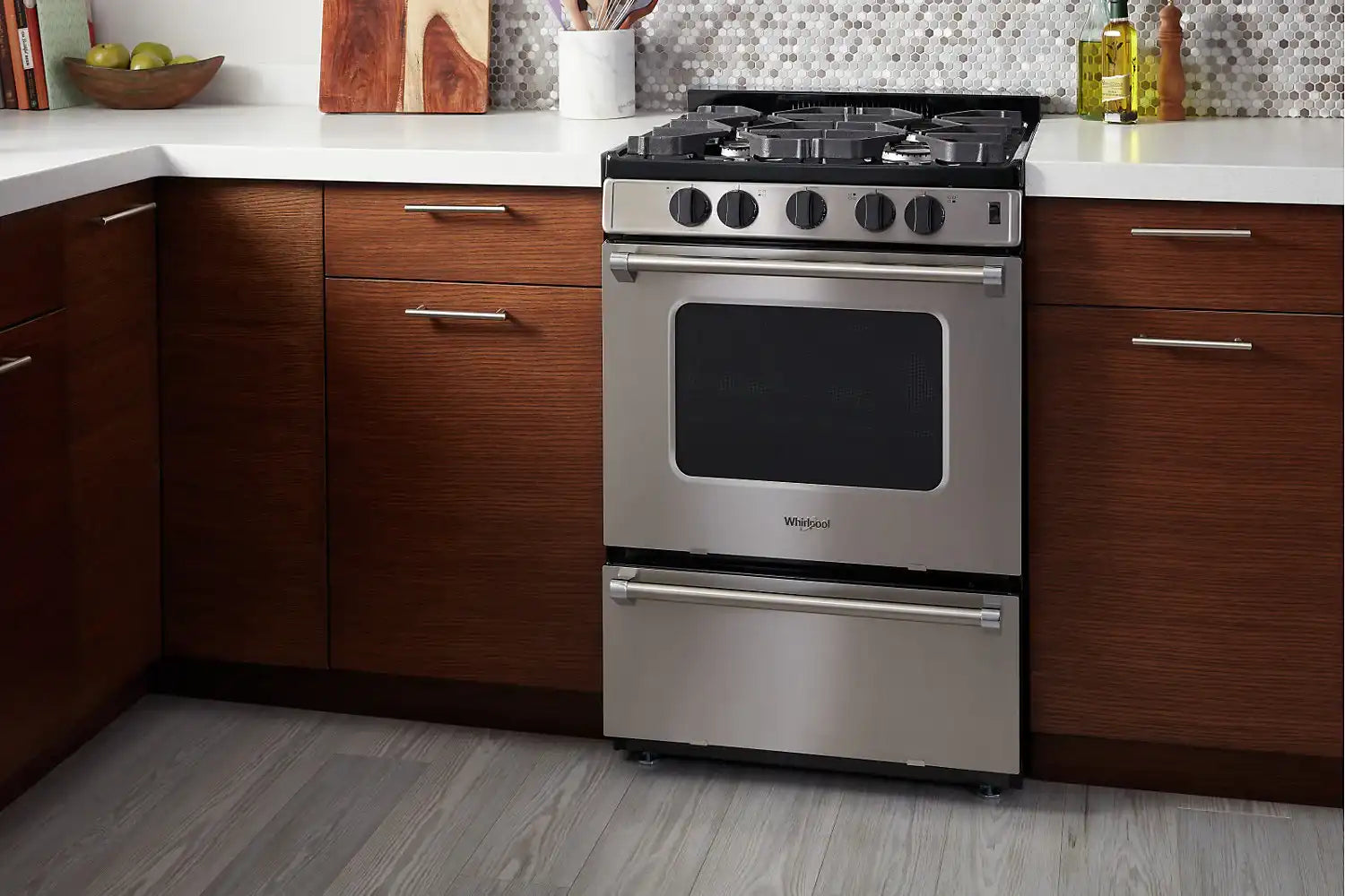 Cuisinière à gaz autoportante Whirlpool 24" 3 pi³ en acier inoxydable avec brûleurs scellés et AccuSimmer WFG500M4HS