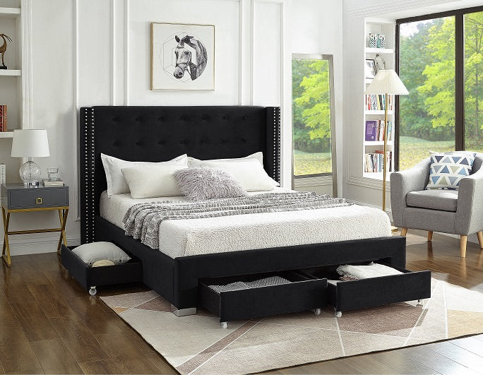 Lit à oreilles en tissu velours noir avec détails cloutés et pieds chromés.