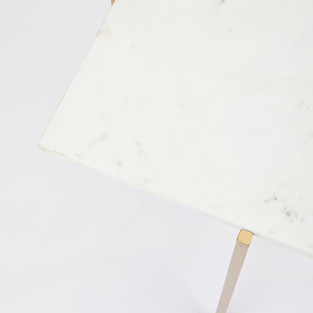 Table de bout avec dessus en marbre blanc Ida : cadre doré