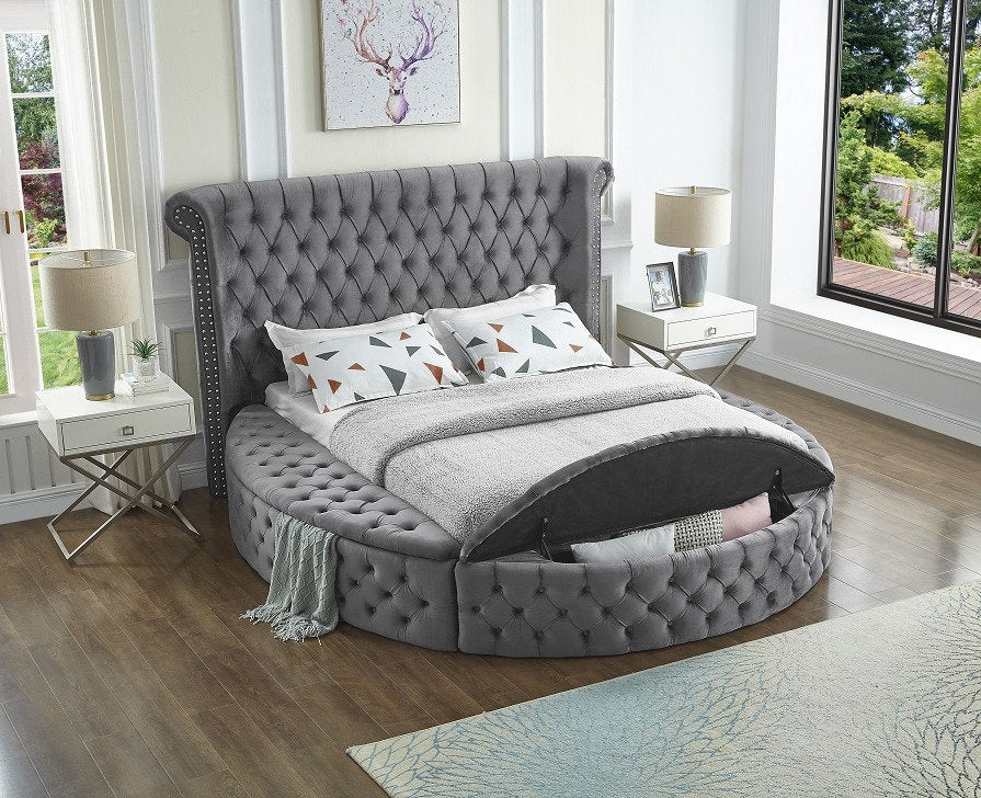 Lit en tissu velours gris avec capitonnage profond et 3 bancs de rangement