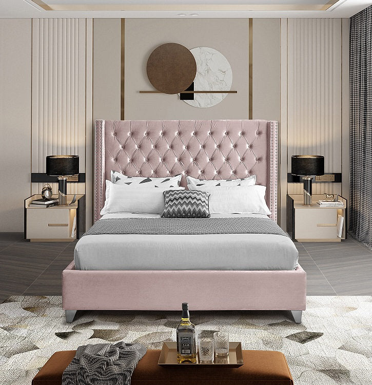 Lit en Velours Rose Poussiéreux - Détails Cloutés