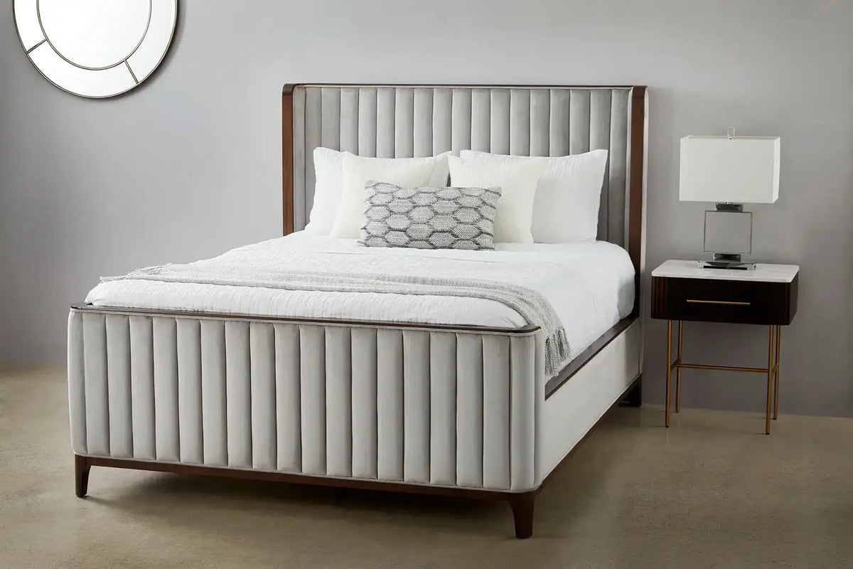 Lit Queen Rembourré Lit Matelassé en Tissu Beige Majestic avec Cadre en Bois