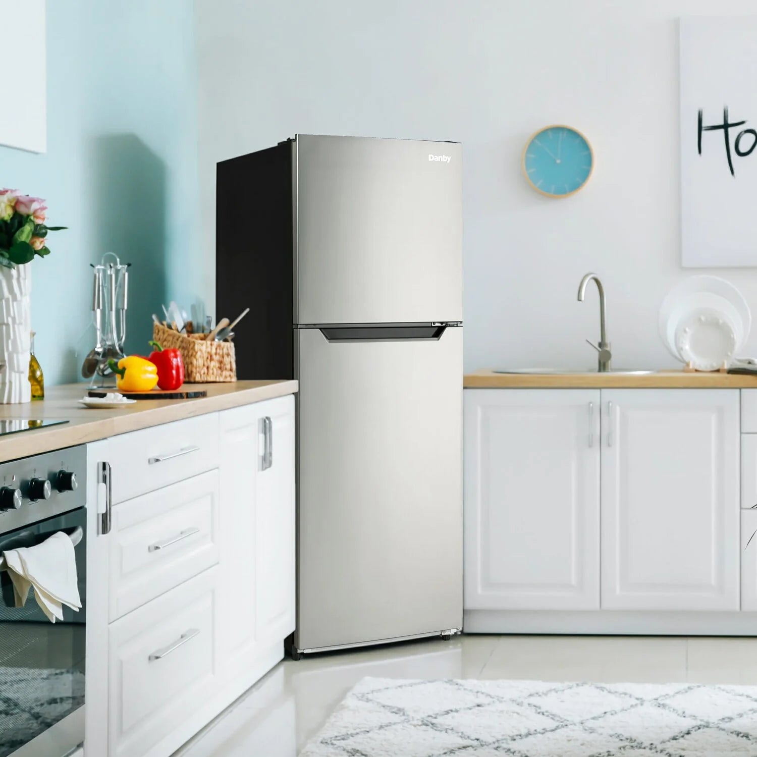Réfrigérateur Danby 10,1 pi³ Congélateur Haut 24" sans Givre