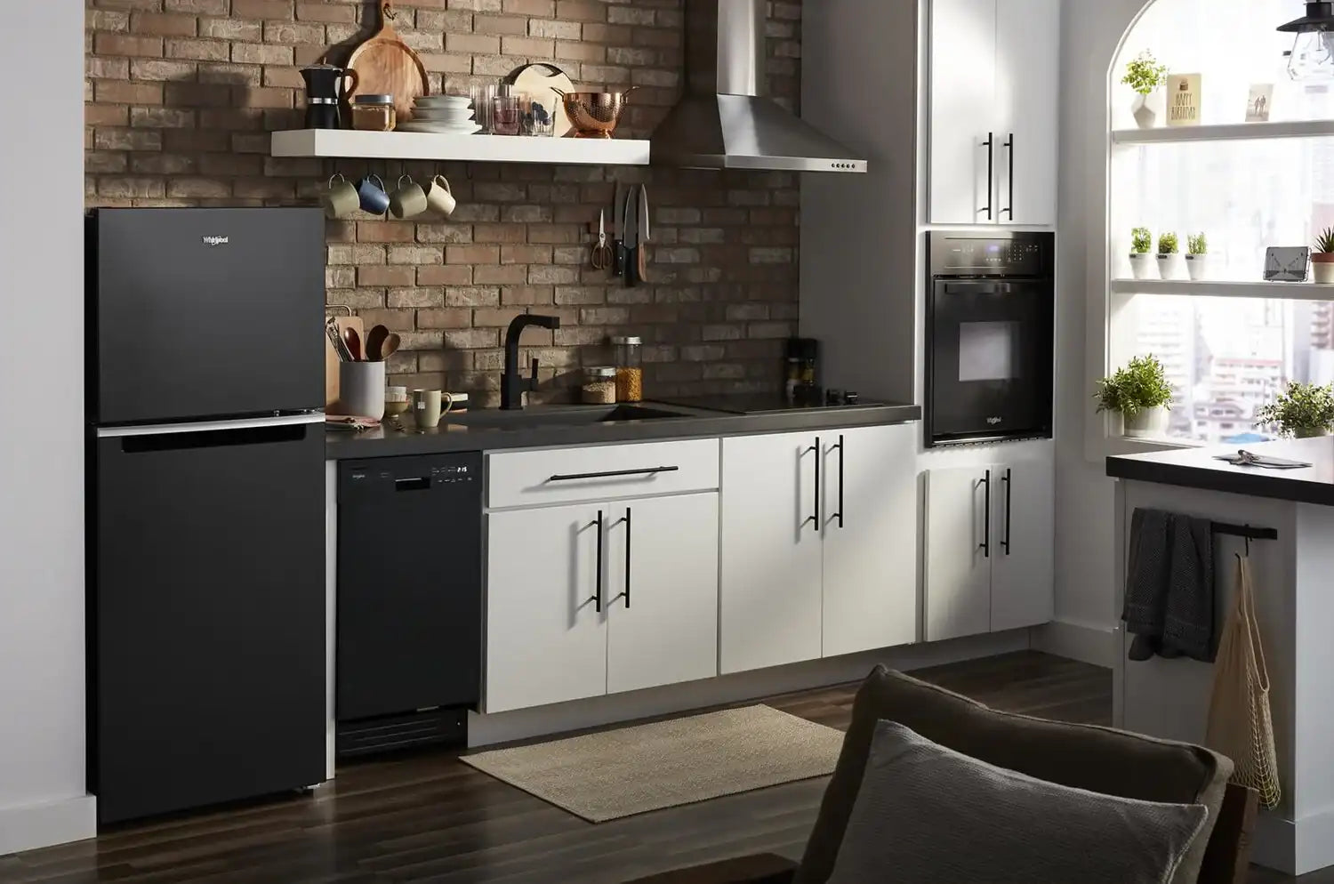 Réfrigérateur Whirlpool 11,6 pi³ Noir 24 po WRT112CZJB