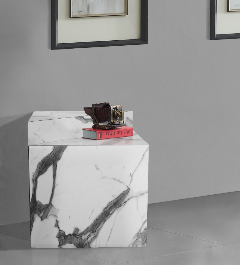 Table de bout Aritzia 