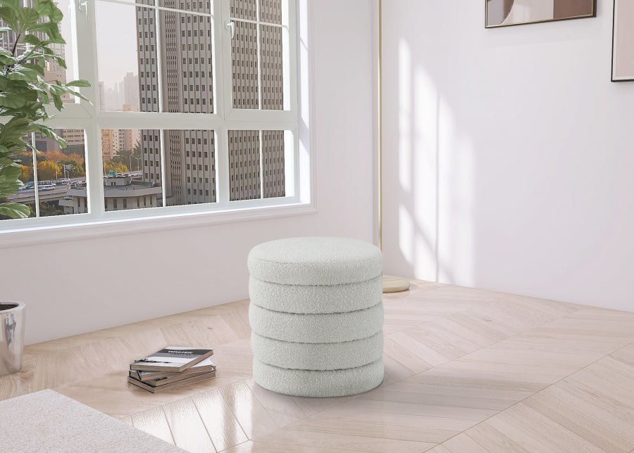 Pouf Aphia en tissu bouclé | Tabouret