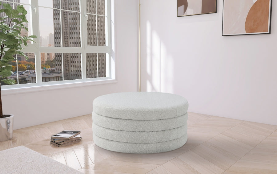 Pouf Aphia en tissu bouclé | Table basse