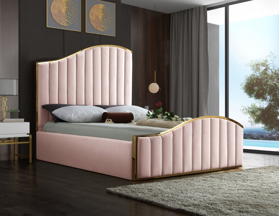 Jolie lit en velours