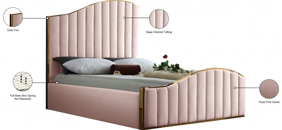 Jolie lit en velours
