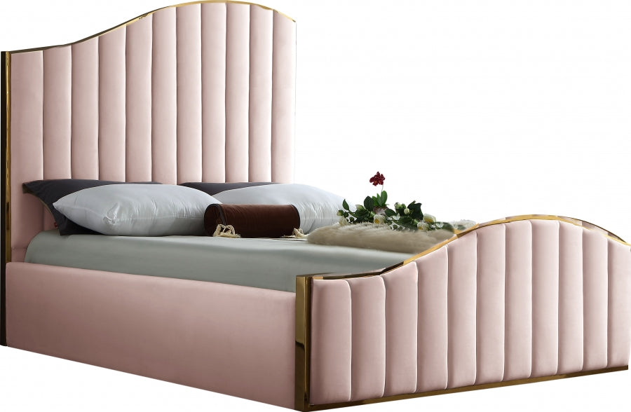Jolie lit en velours