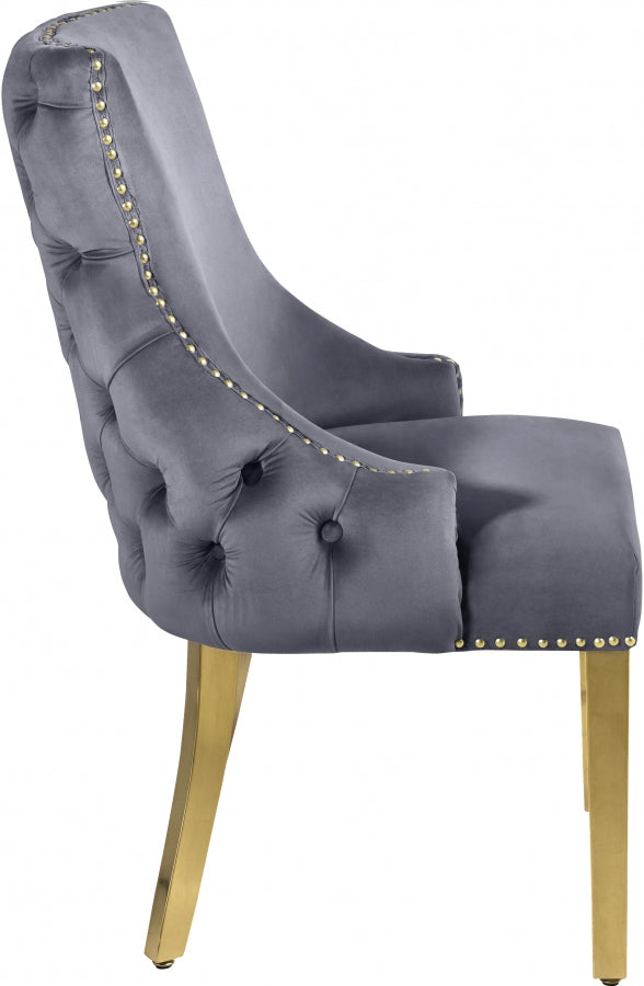 Chaise de salle à manger en velours Tuft
