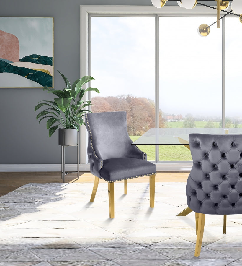 Chaise de salle à manger en velours Tuft