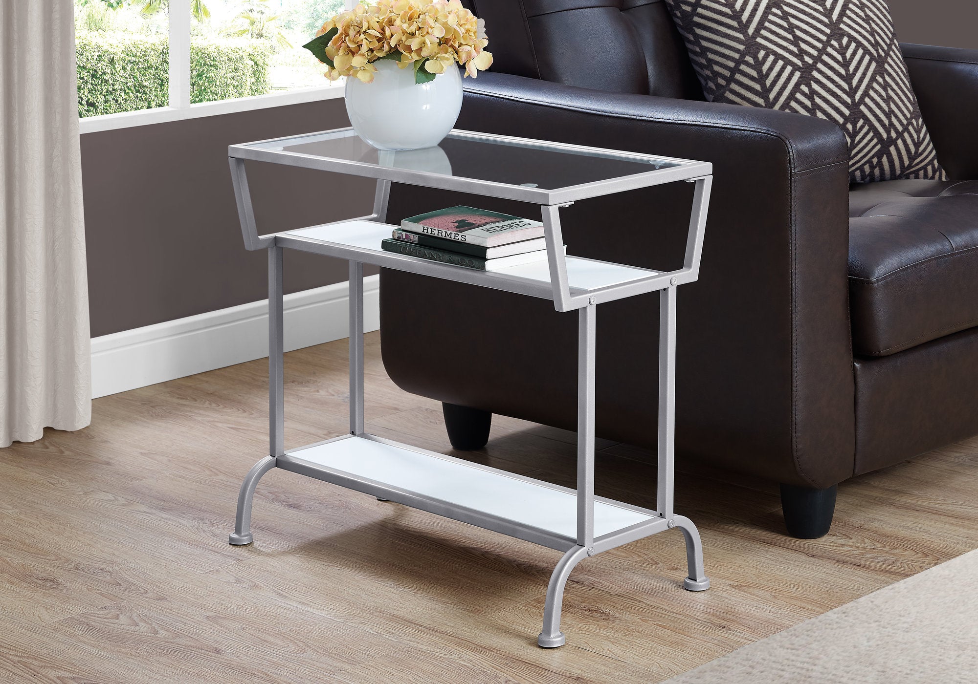 TABLE D'APPOINT - 22"H / BLANC / ARGENT / VERRE TREMPÉ 