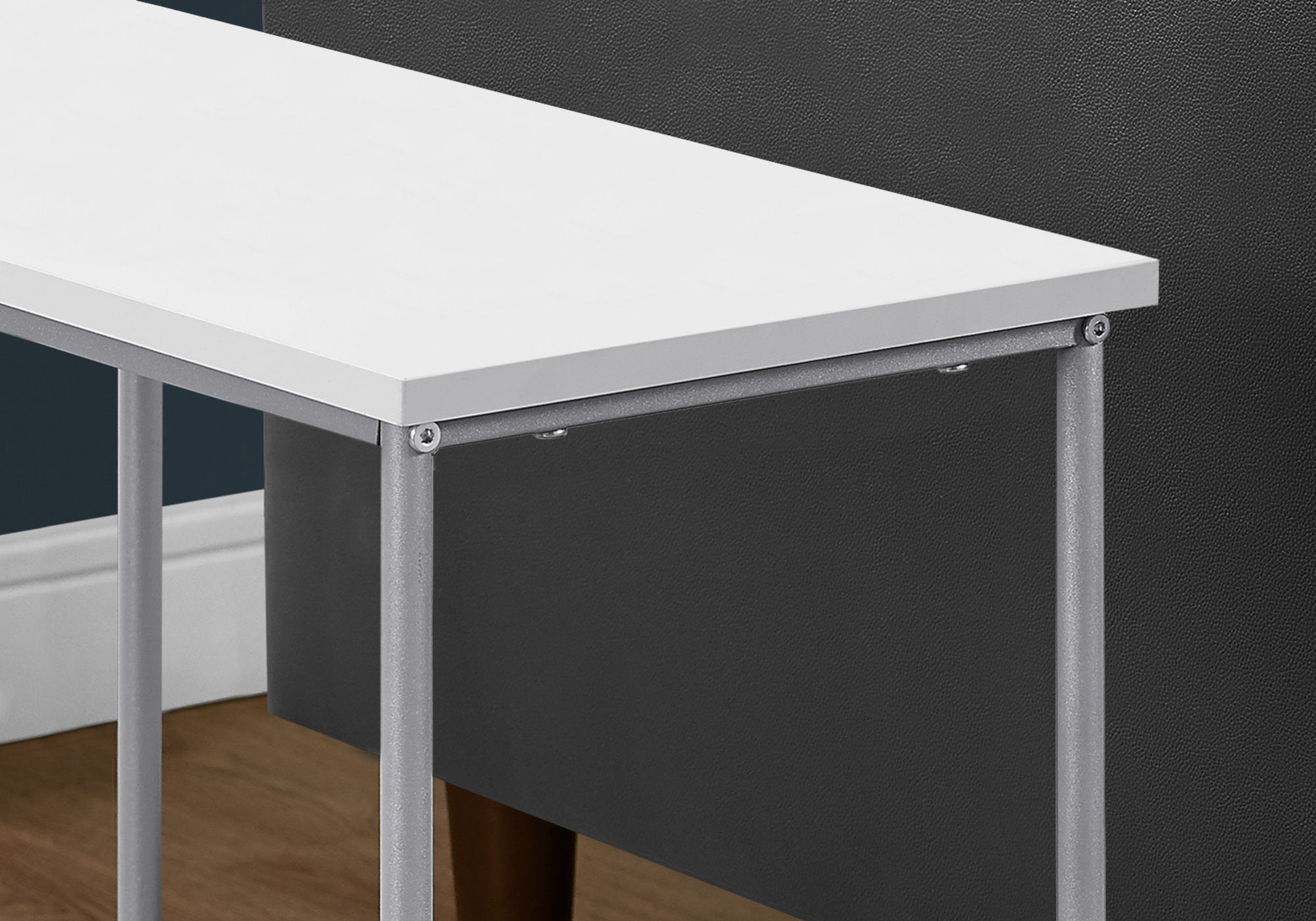 TABLE D'APPOINT - 22"H / BLANC / METAL ARGENT