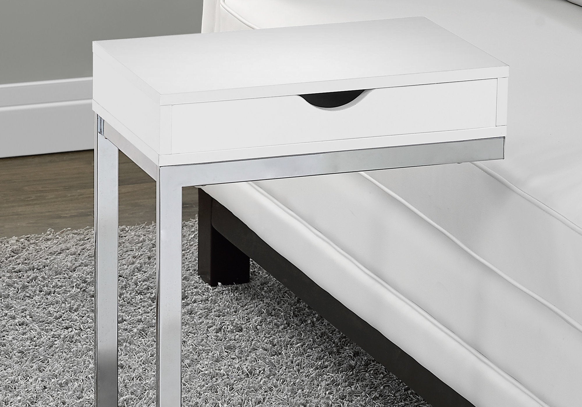 TABLE D'APPOINT - METAL CHROME / BLANC BRILLANT AVEC UN TIROIR