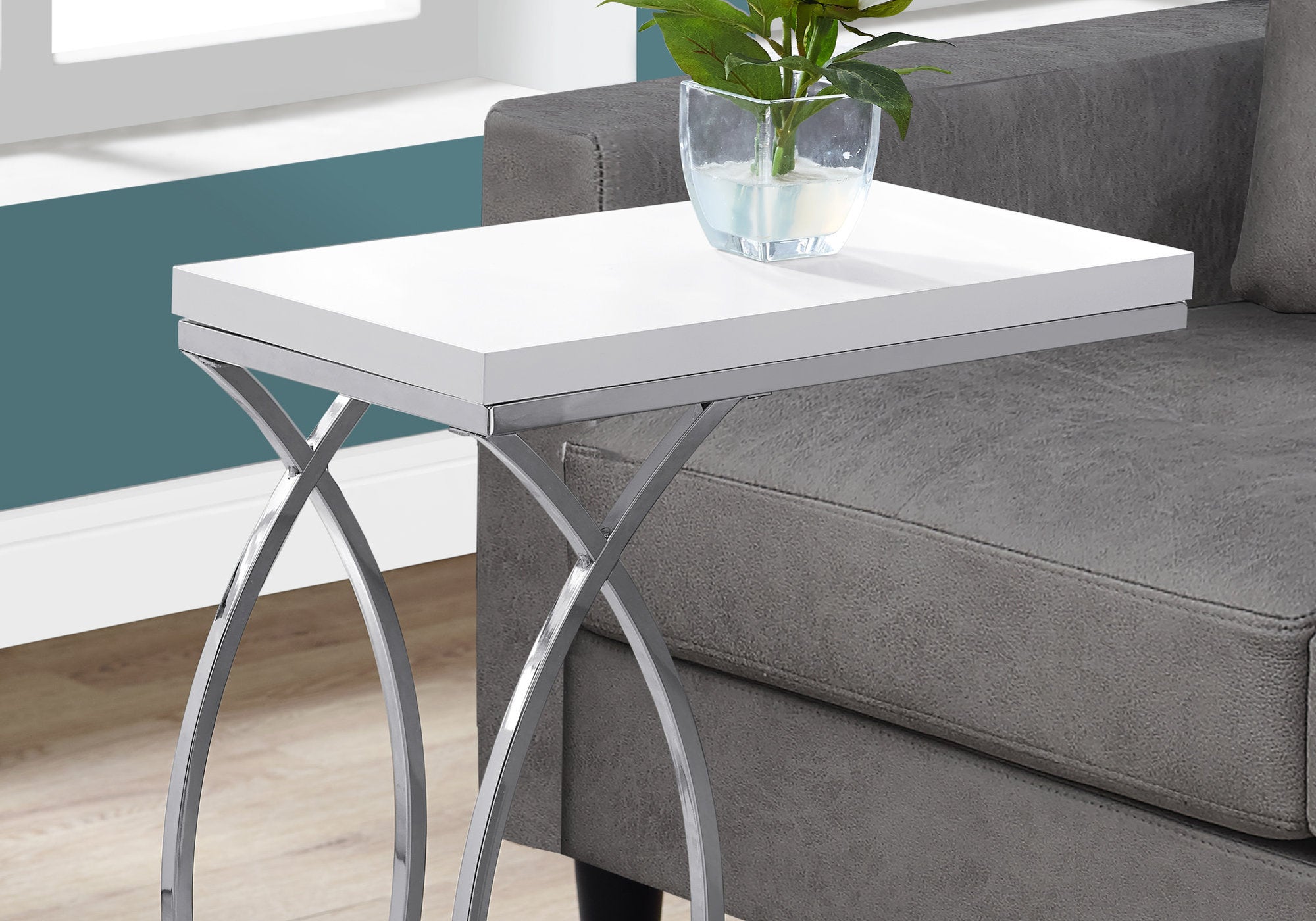 TABLE D'APPOINT - BLANC BRILLANT AVEC MÉTAL CHROMÉ 