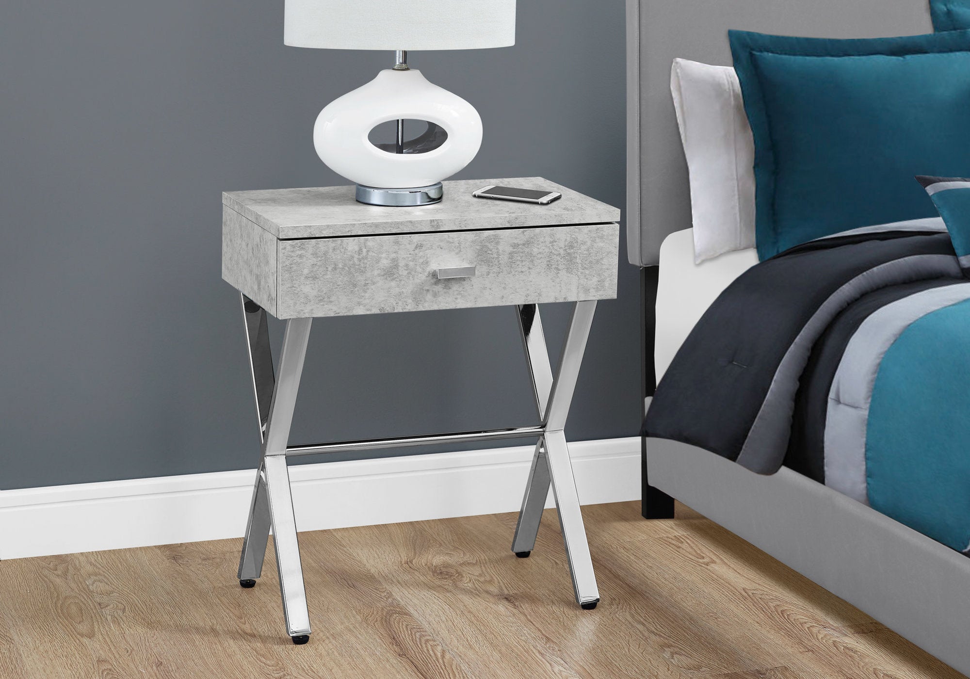 TABLE D'APPOINT - 24"H / CIMENT GRIS / METAL CHROME 