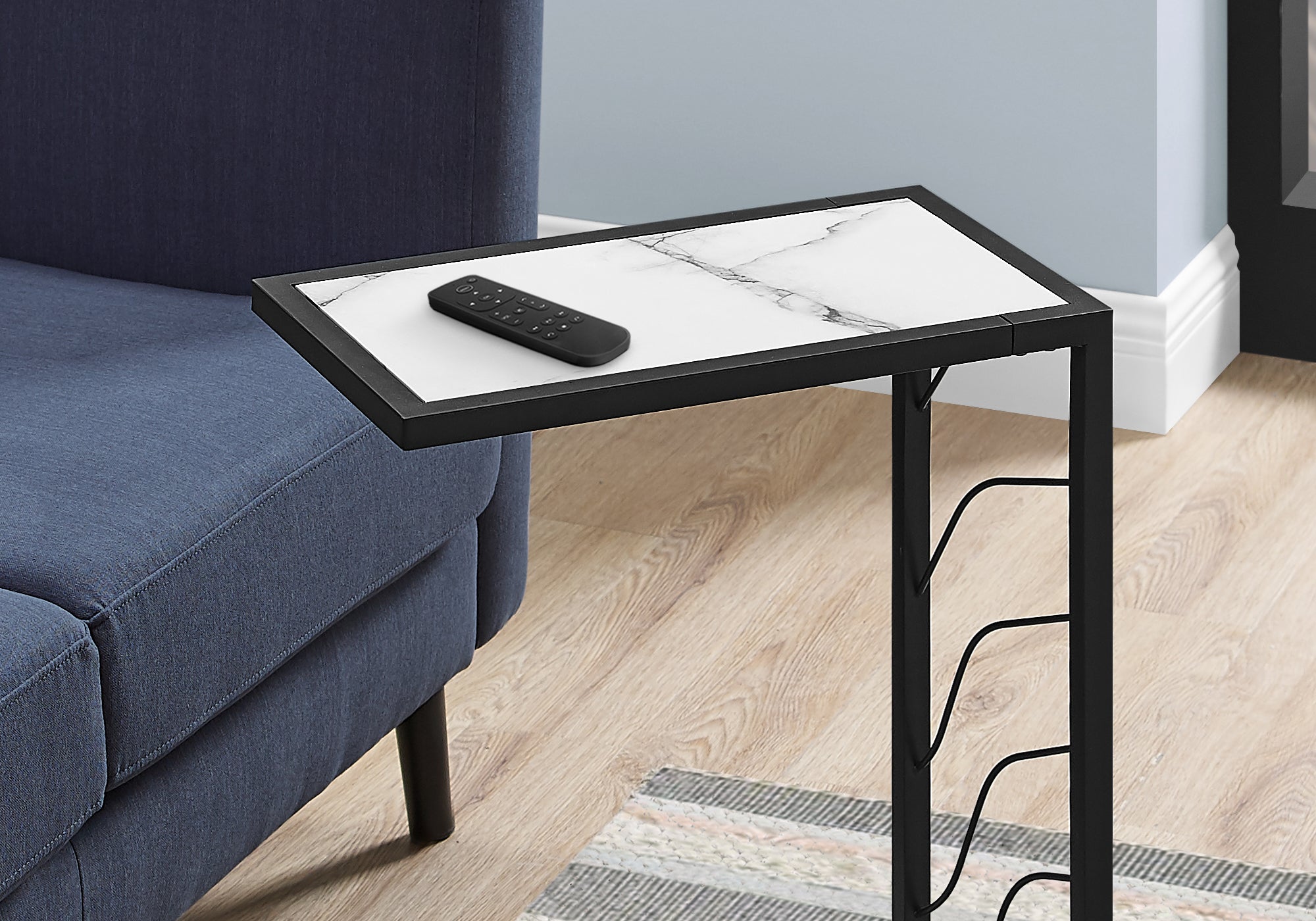 TABLE D'APPOINT - 25"H / ASPECT MARBRE BLANC / METAL NOIR