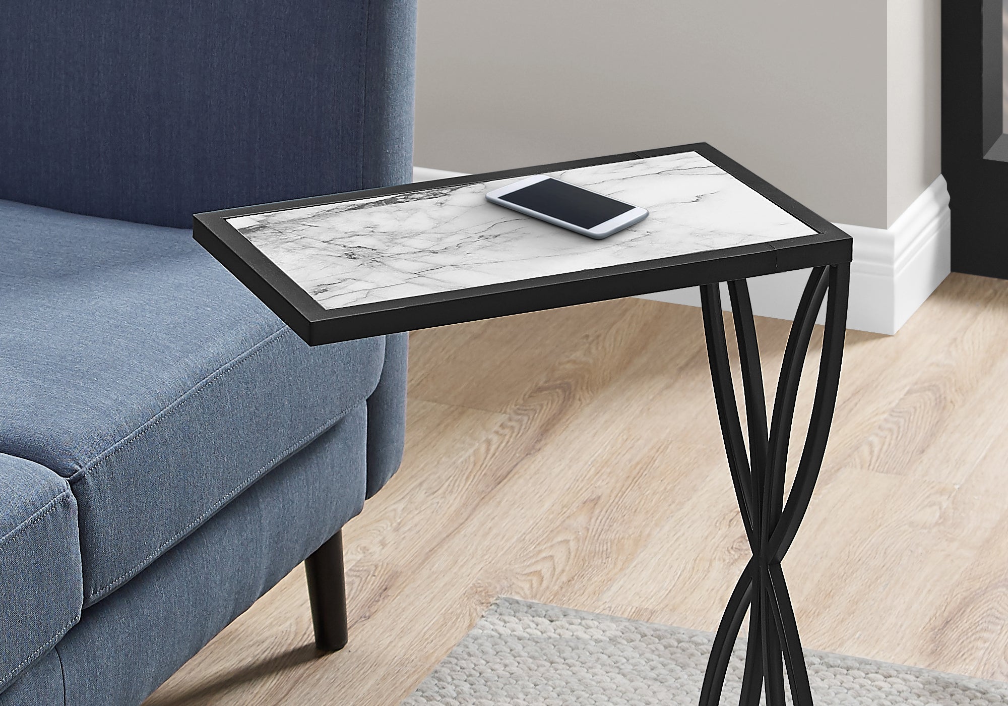 TABLE D'APPOINT - 25"H / ASPECT MARBRE BLANC / METAL NOIR