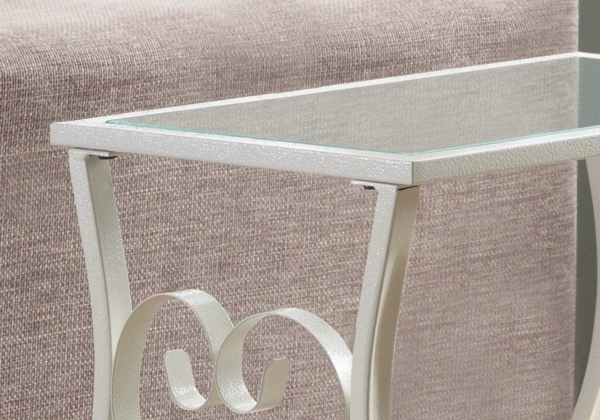 TABLE D'APPOINT - MÉTAL BLANC ANTIQUE AVEC VERRE TREMPÉ