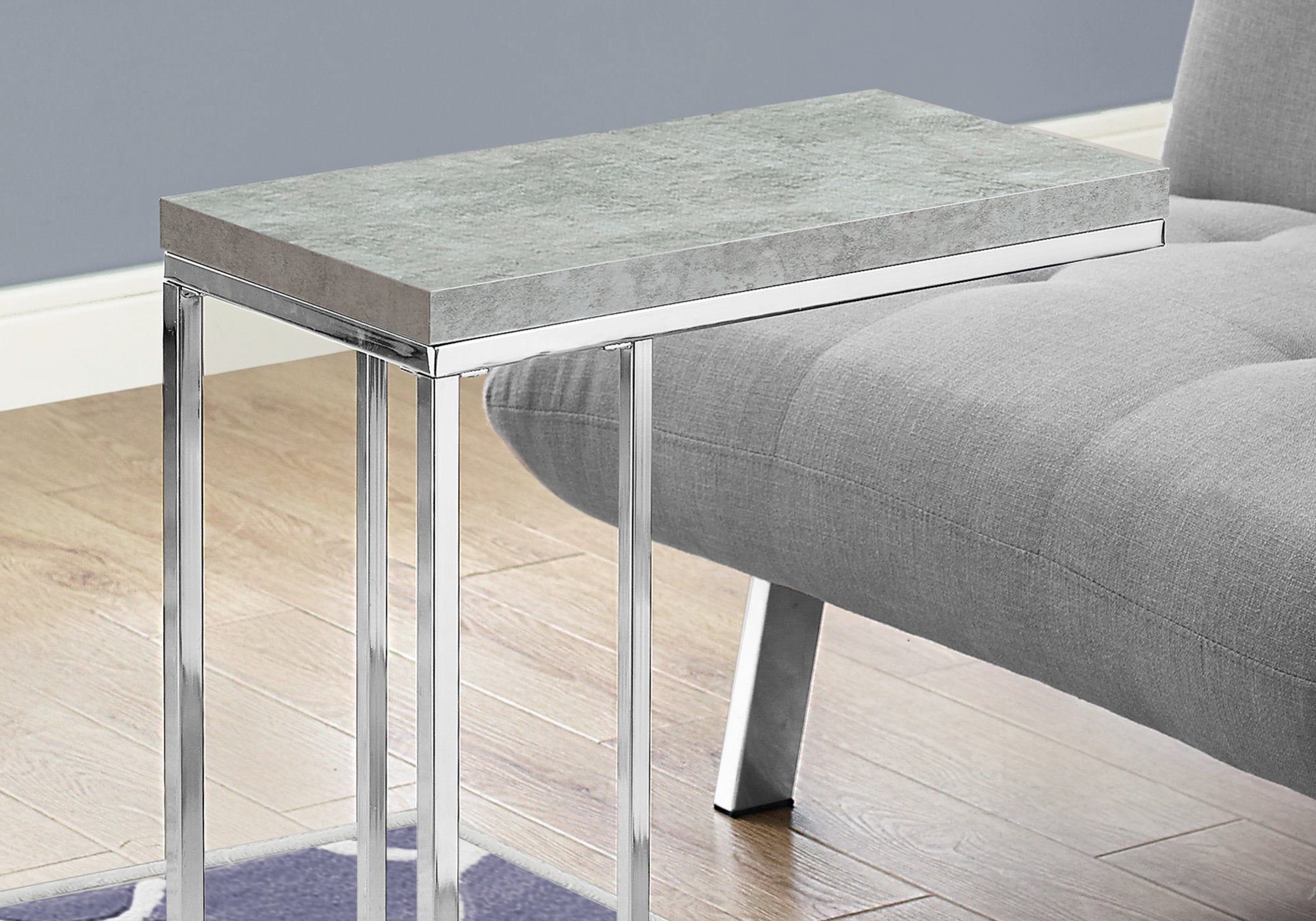 TABLE D'APPOINT - CIMENT GRIS AVEC MÉTAL CHROMÉ 