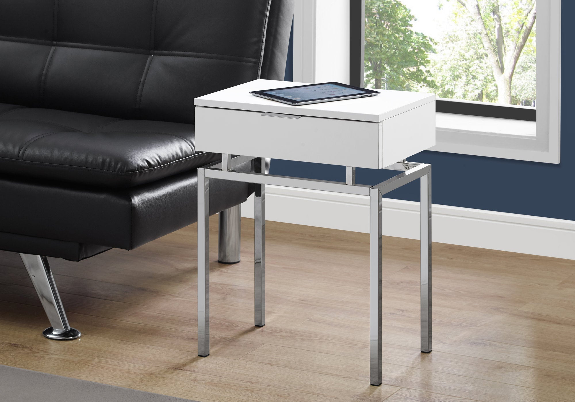 TABLE D'APPOINT - 24"H / BLANC BRILLANT / METAL CHROME 