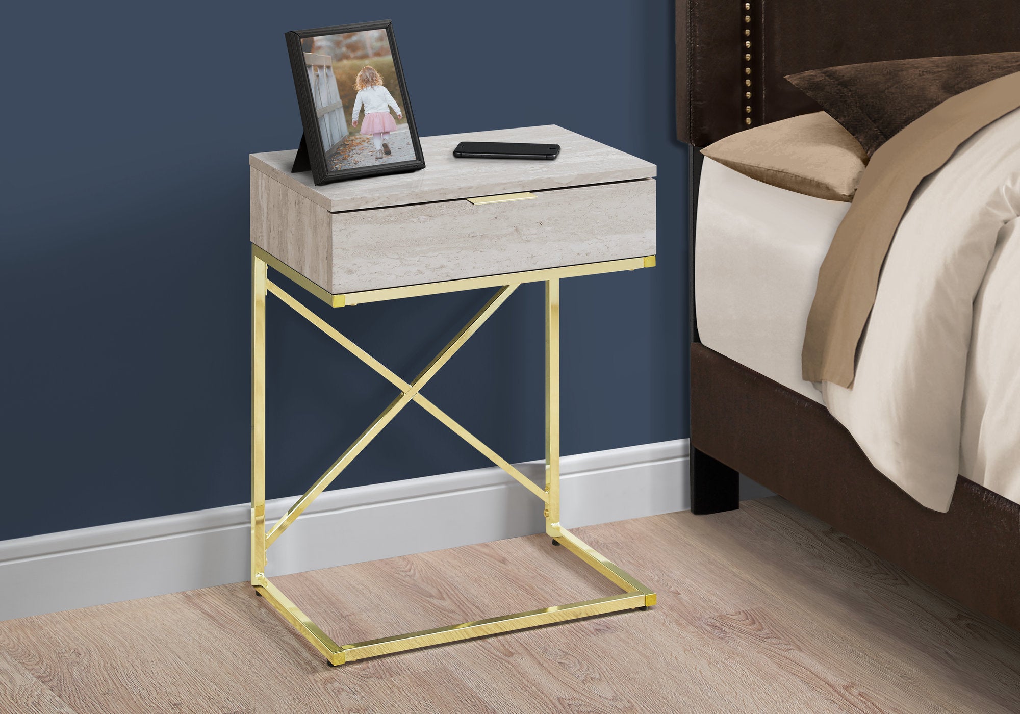 TABLE D'APPOINT - 24"H / MARBRE BEIGE / MÉTAL DORÉ 