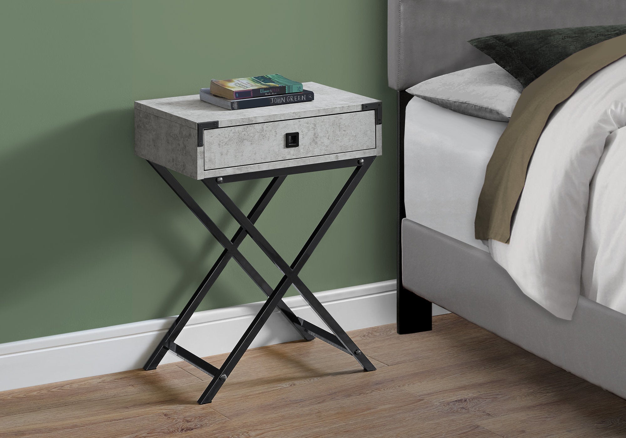 TABLE D'APPOINT - 24"H / CIMENT GRIS / METAL NICKEL NOIR 