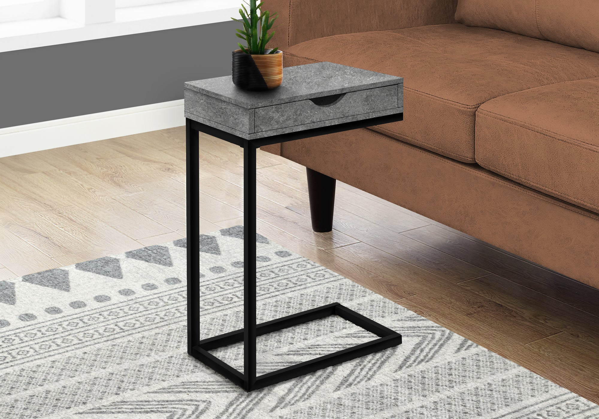 TABLE D'APPOINT - ASPECT PIERRE GRIS / MÉTAL NOIR 