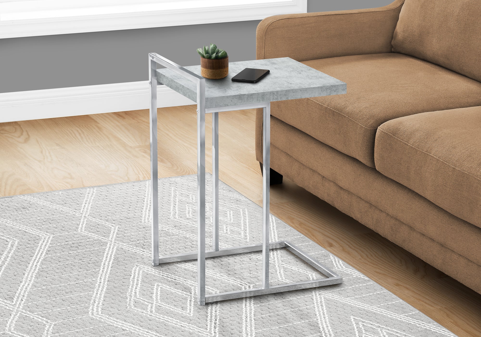TABLE D'APPOINT - 25"H / CIMENT GRIS / METAL CHROME 