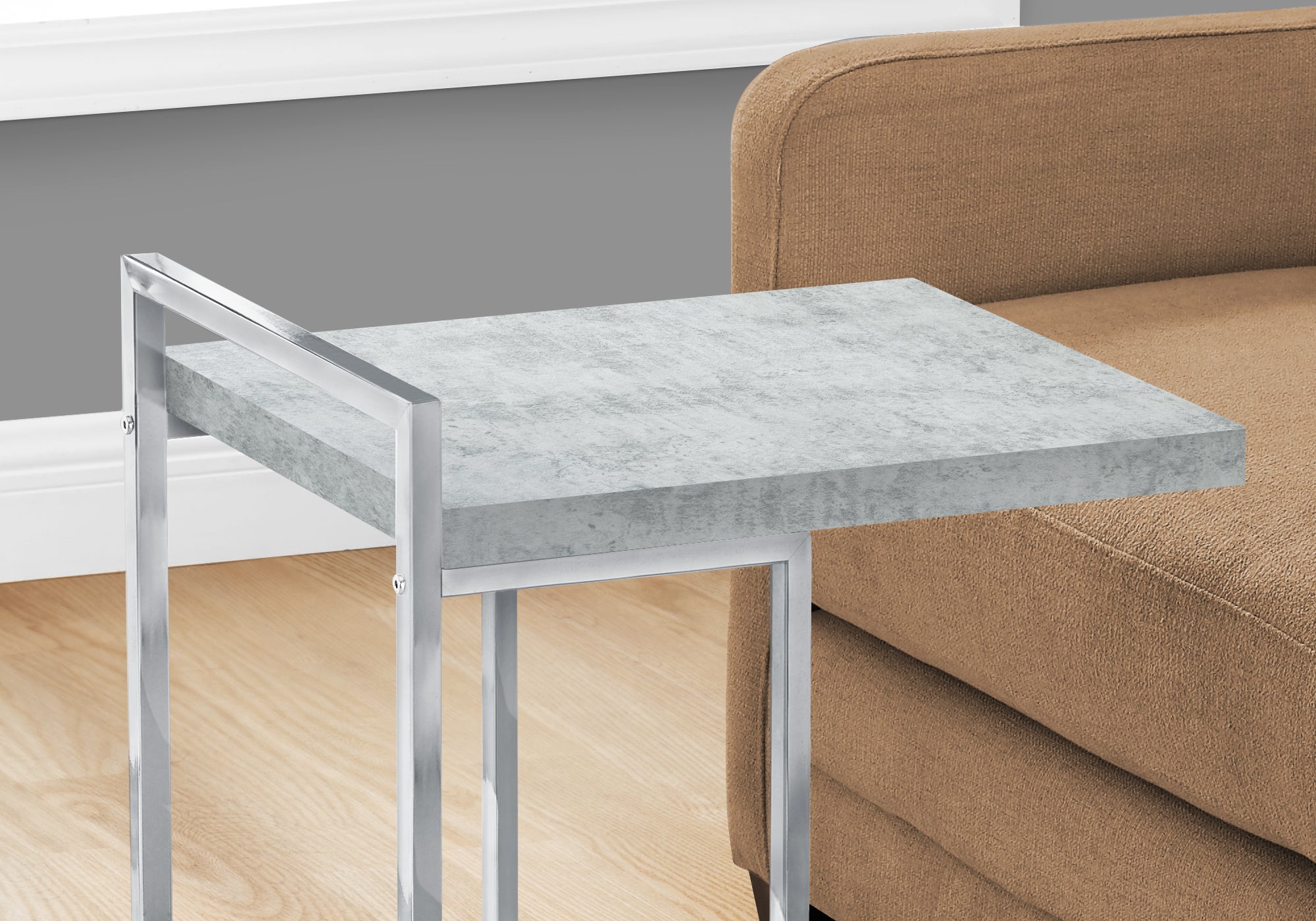 TABLE D'APPOINT - 25"H / CIMENT GRIS / METAL CHROME 