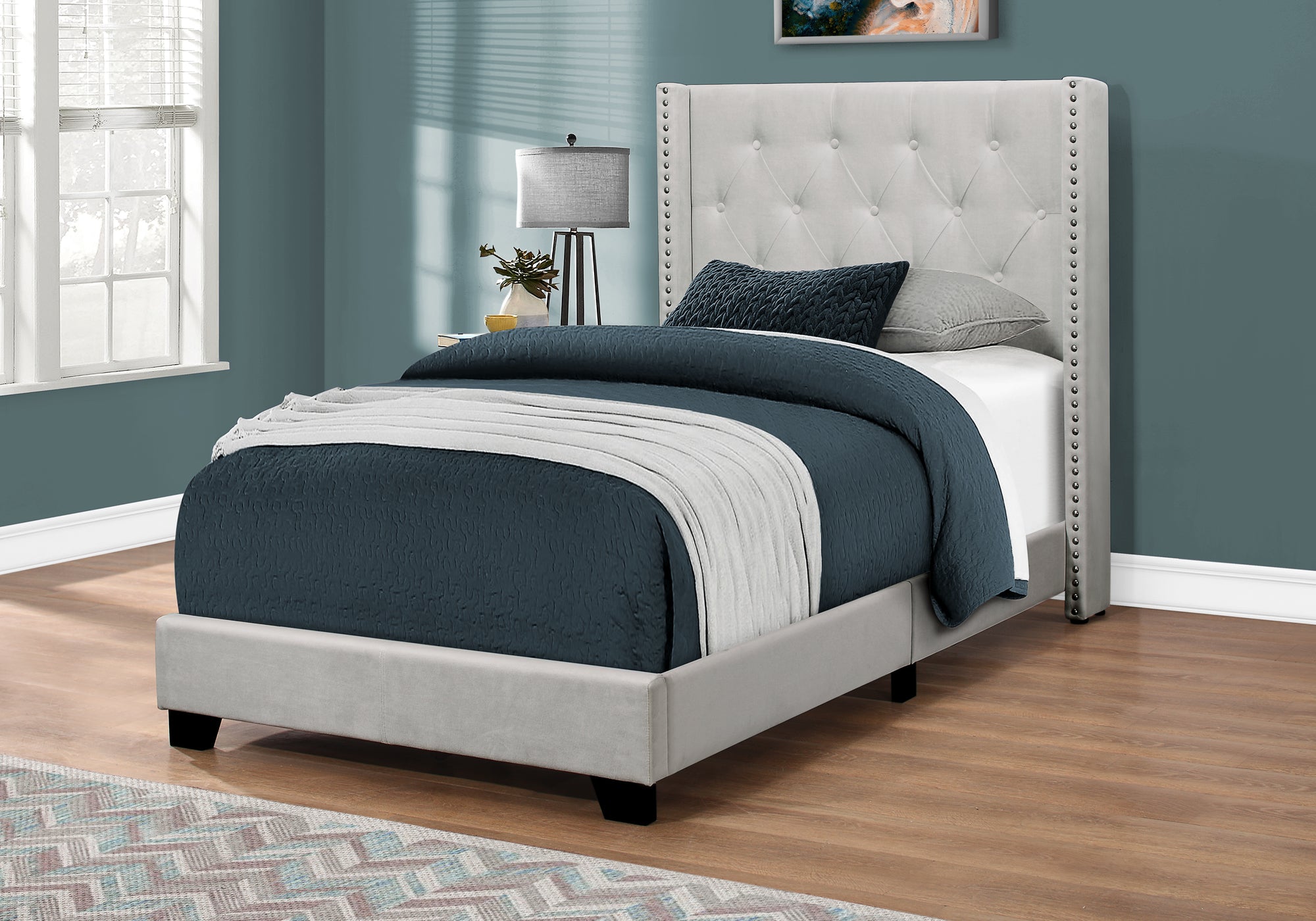 LIT - TAILLE SIMPLE / VELOURS GRIS PÂLE AVEC BORDURES CHROMÉES 