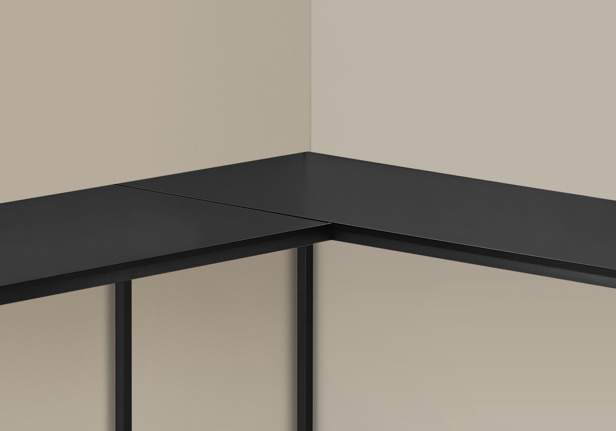 BUREAU D'ORDINATEUR - 58"L / DESSUS NOIR / COIN METAL NOIR