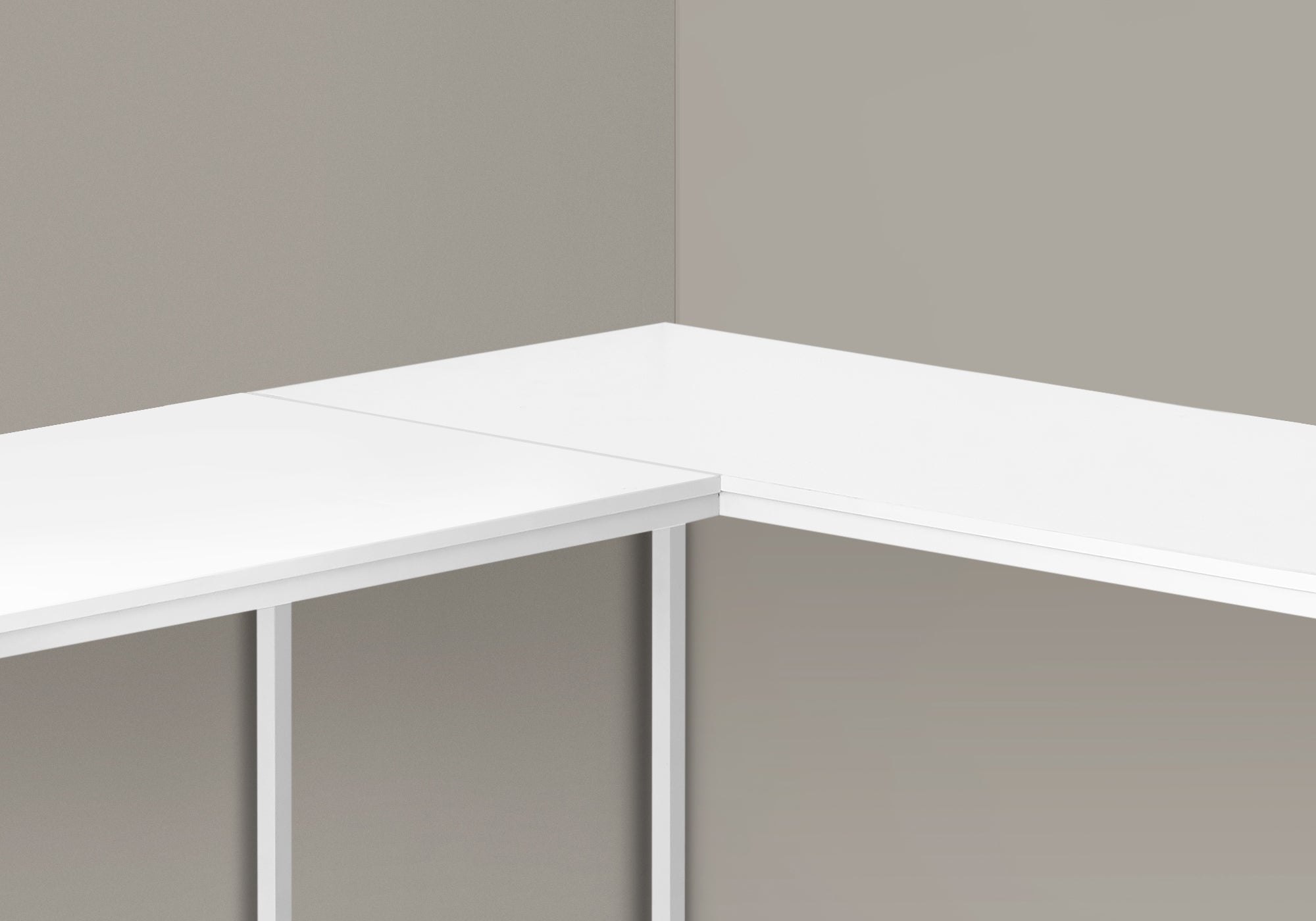 BUREAU D'ORDINATEUR - 58"L / DESSUS BLANC / COIN METAL BLANC