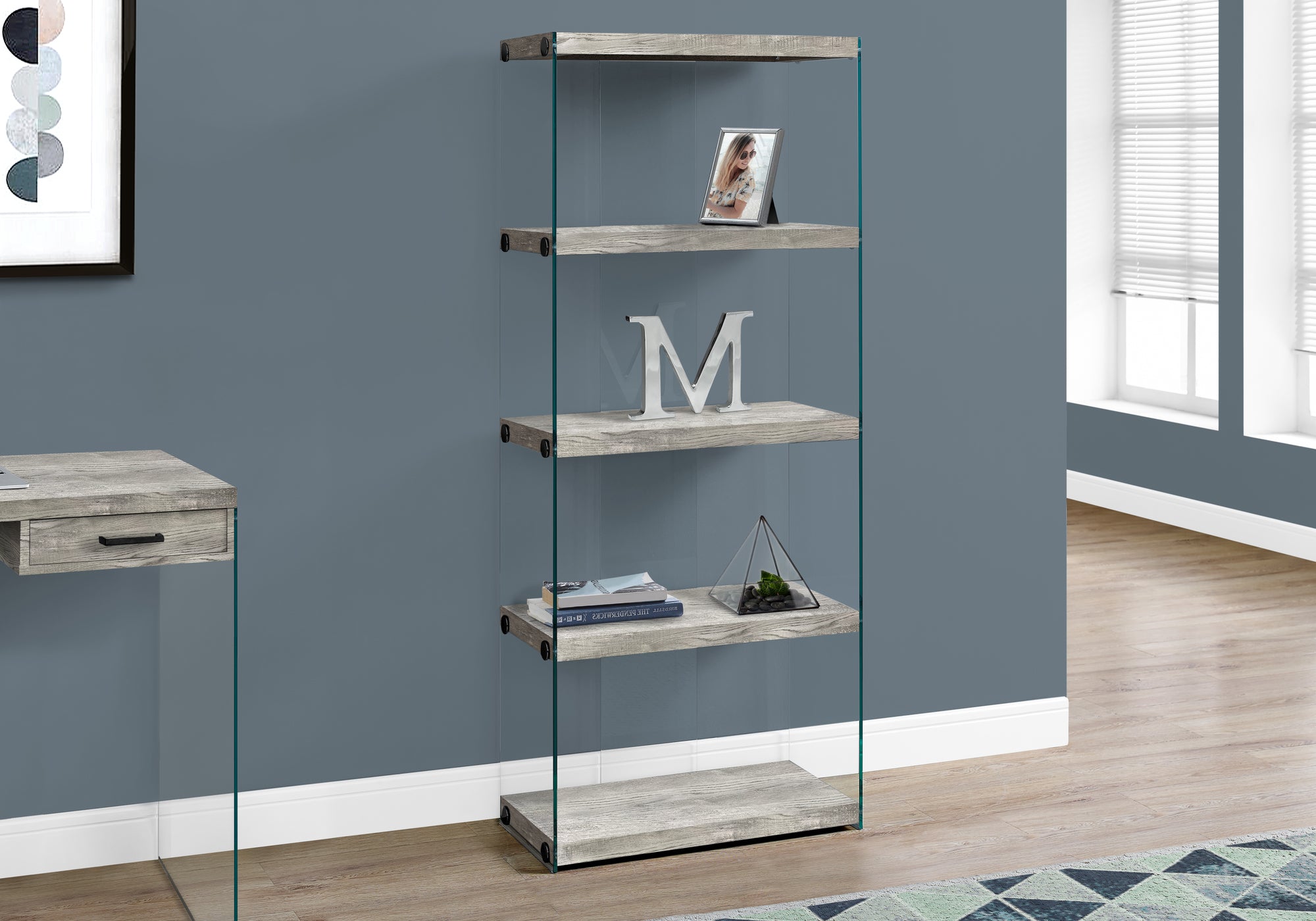 BIBLIOTHÈQUE - 60"H / SIMILI BOIS GRIS / PANNEAUX DE VERRE