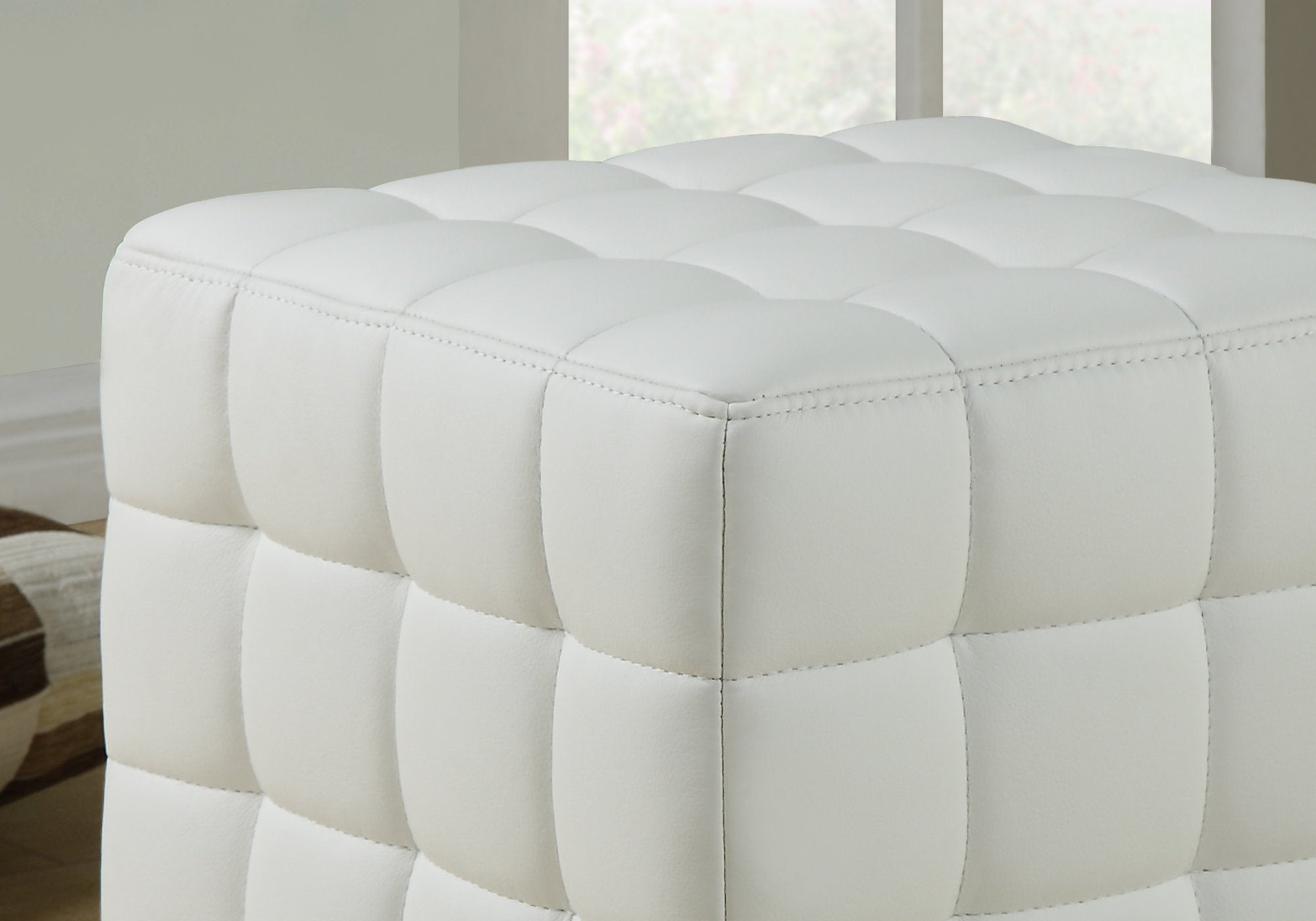 POUF - TISSU SIMILI-CUIR BLANC