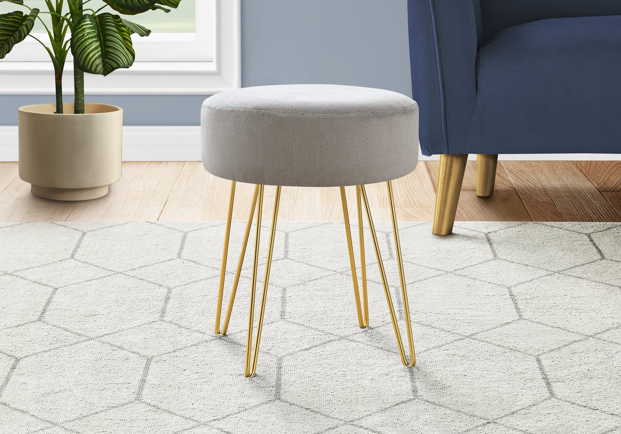 POUF - TISSU GRIS / PIEDS EN MÉTAL DORÉ 