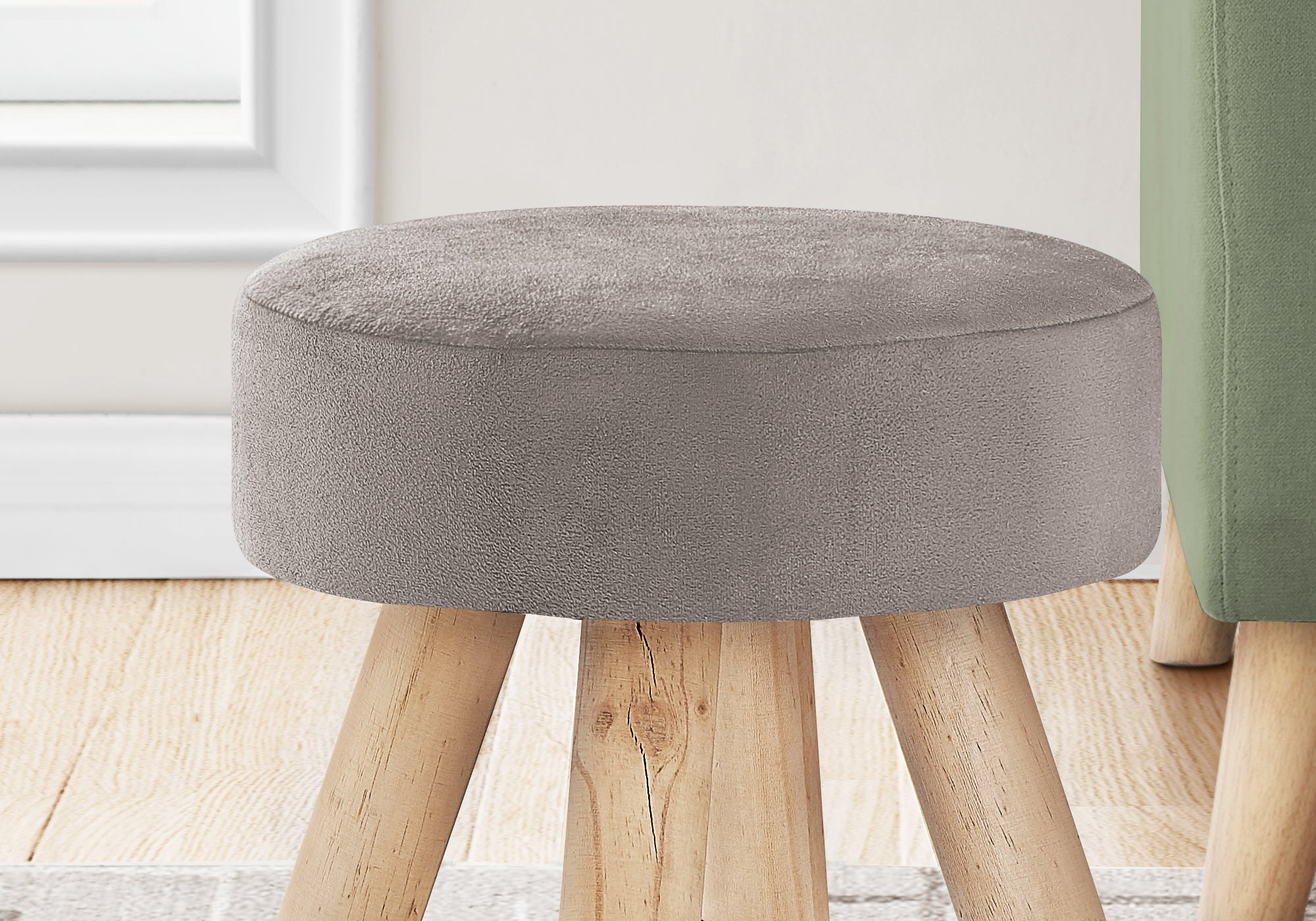POUF - VELOURS MARRON CLAIR / PIEDS BOIS NATUREL 