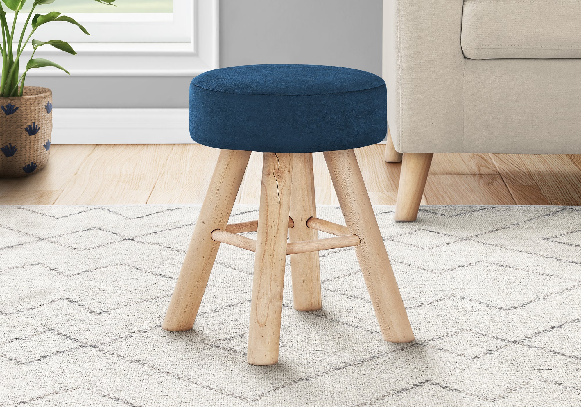 POUF - VELOURS BLEU / PIEDS EN BOIS NATUREL 