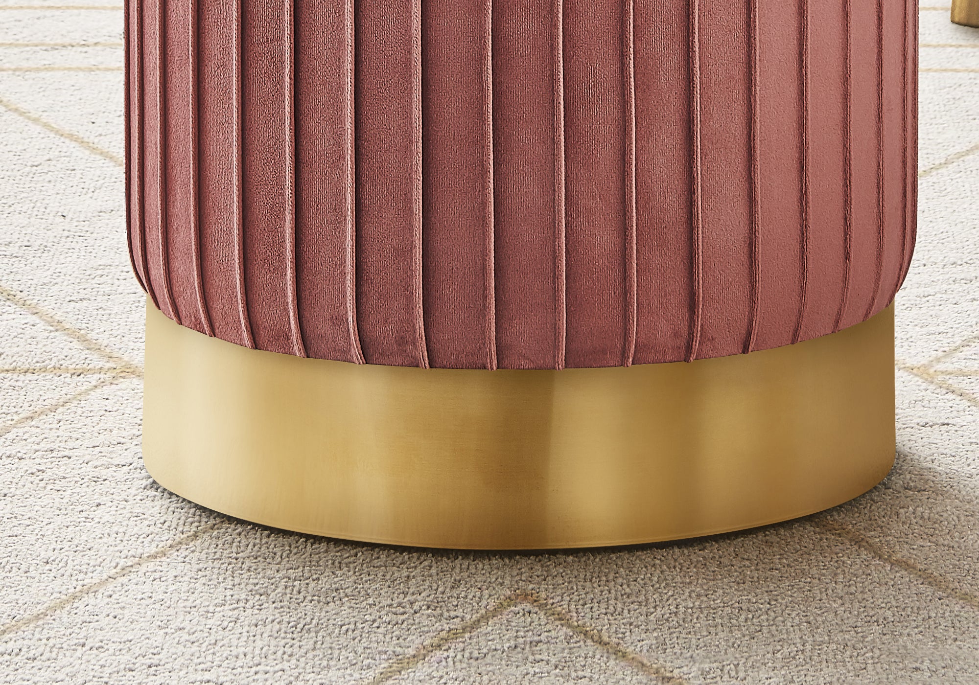 POUF - VELOURS ROSE FONCÉ / SOCLE MÉTAL DORÉ 