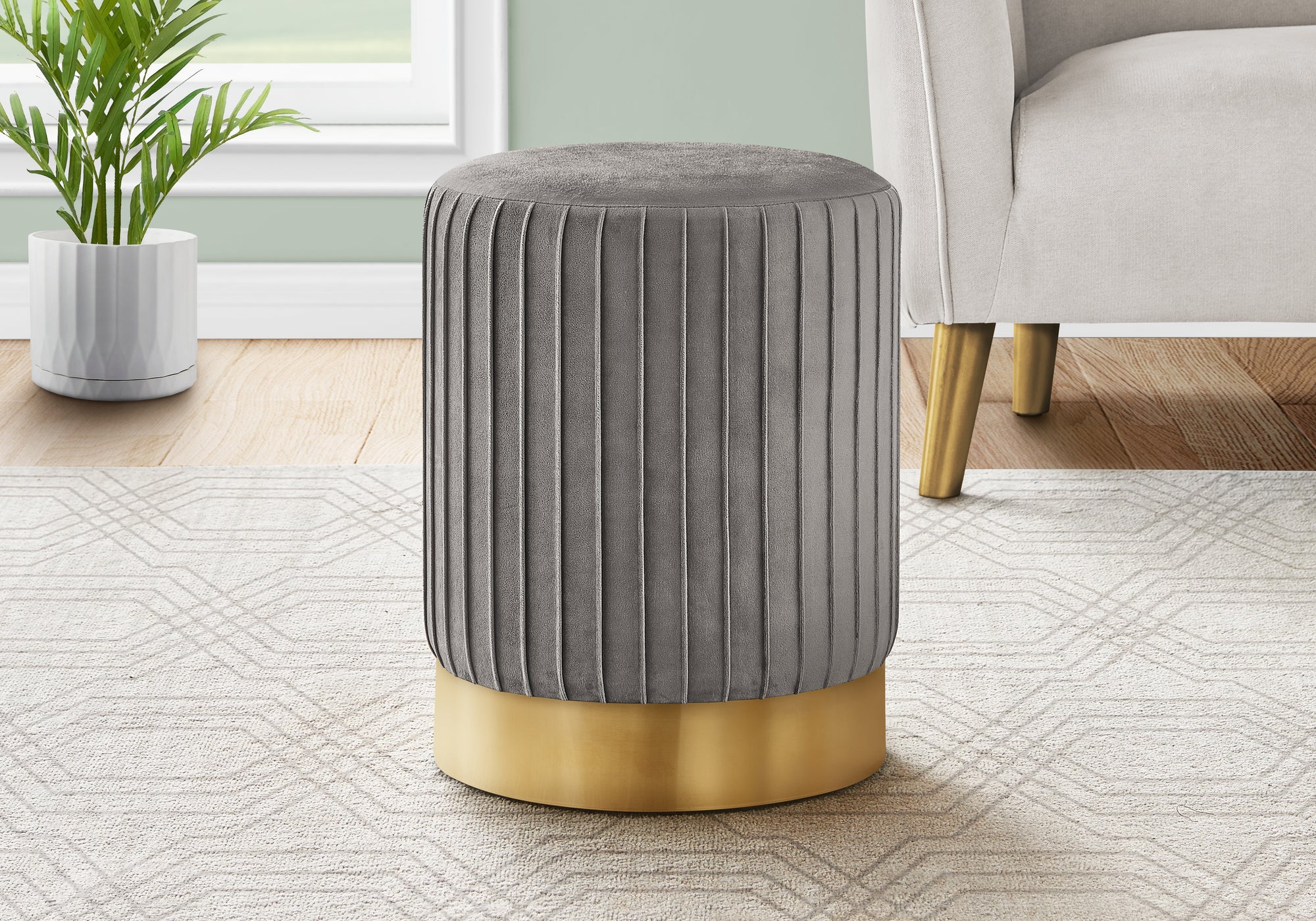 POUF - VELOURS GRIS / PIETEMENT METAL DORÉ 