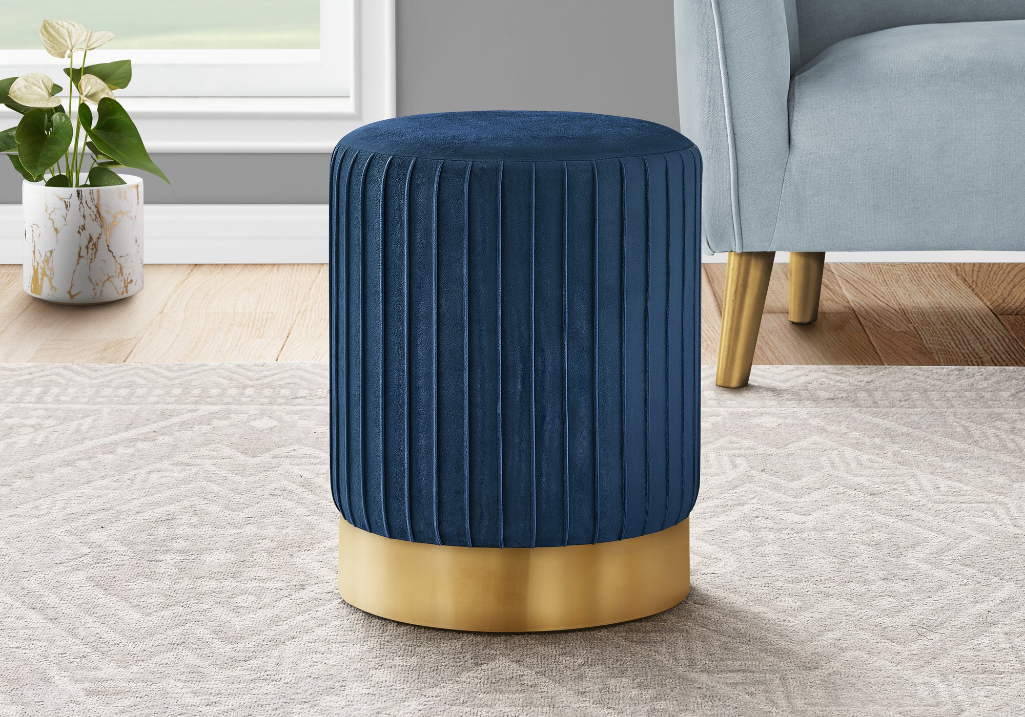 POUF - VELOURS BLEU / SOCLE MÉTAL DORÉ 
