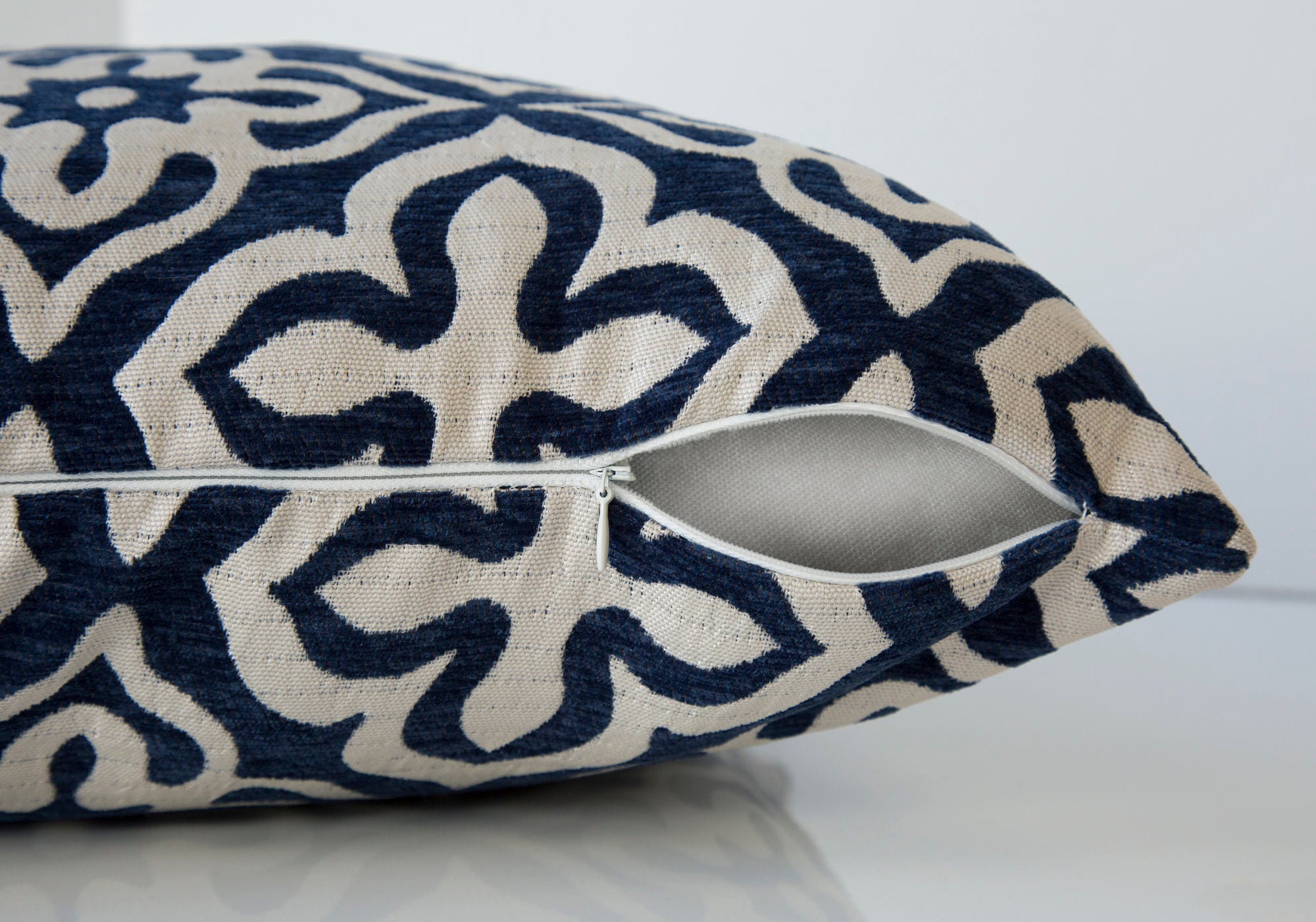 COUSSIN - 18"X 18" / MOTIF BLEU FONCÉ / 1PC 