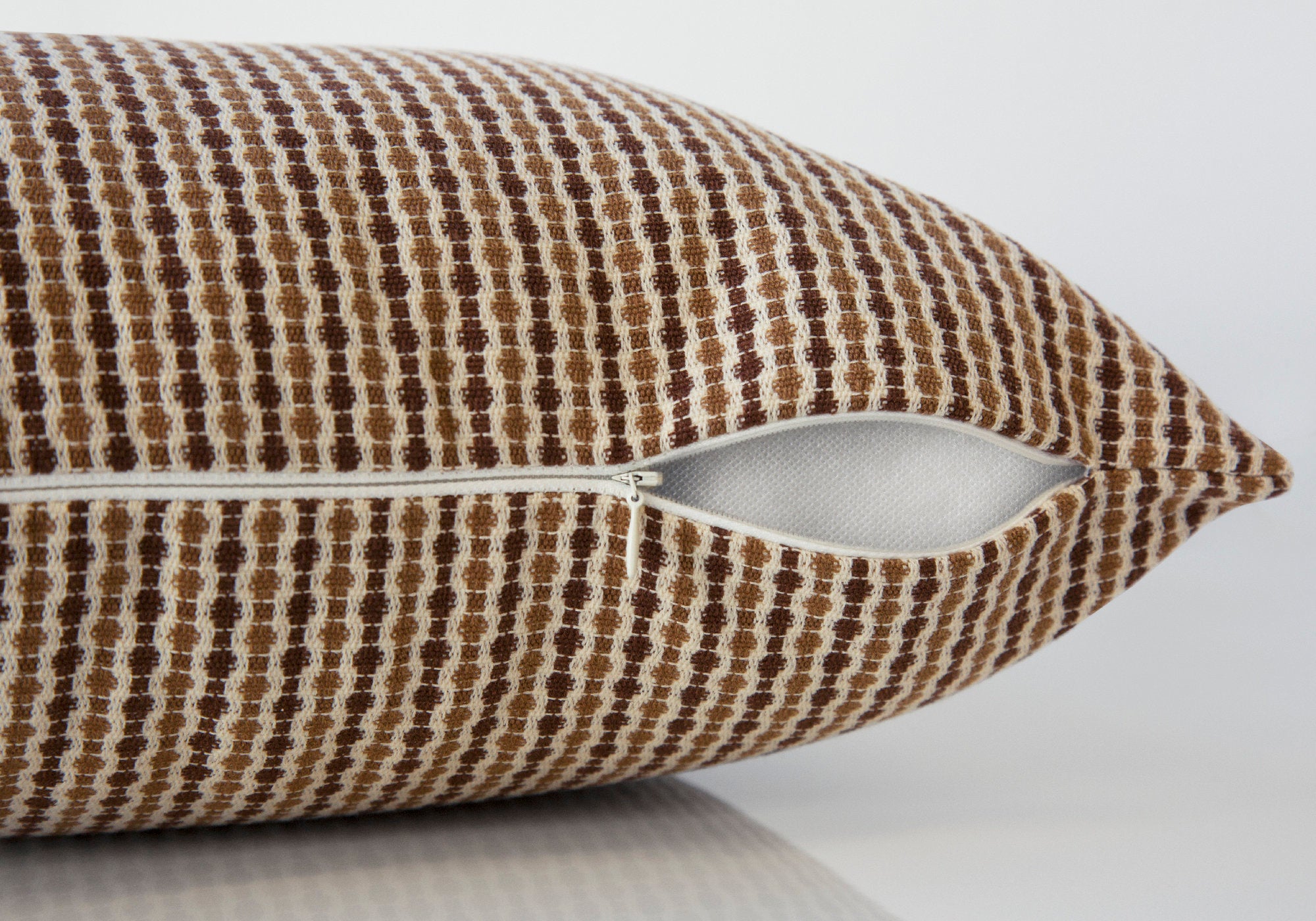 COUSSIN - 18"X 18" / POIS ABSTRAIT CLAIR / BRUN FONCÉ / 1PC 