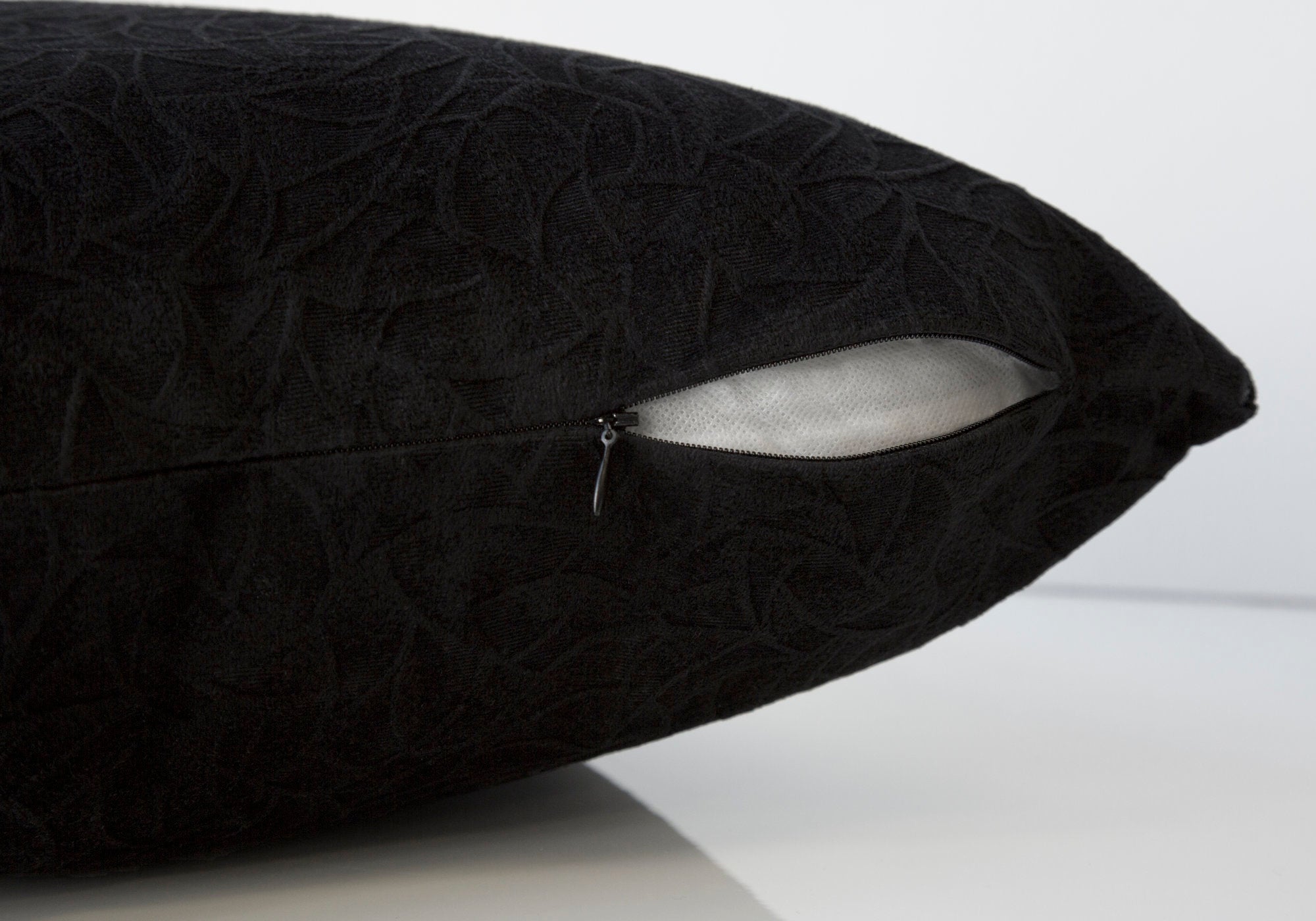 COUSSIN - 18"X 18" / VELOURS FLEURI NOIR / 1PC 