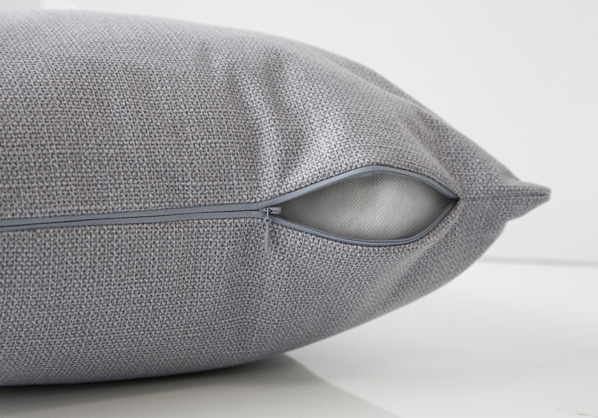 COUSSIN - 18"X 18" / MOTIF GRIS PALE / 2PCS 